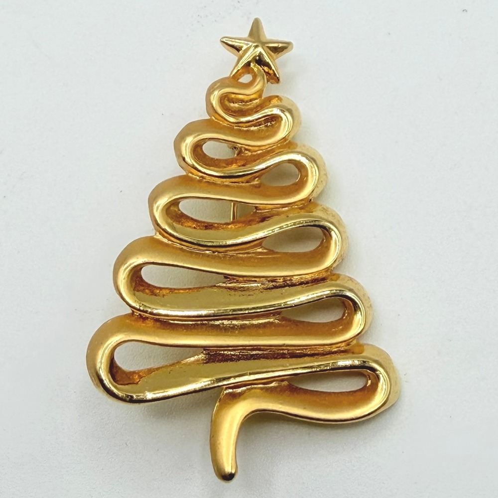 Dorothy Bauer Christmas Tree Brooch Women Gold Tone Ribbon Star Vintage